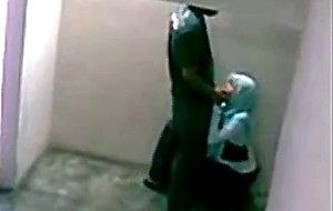 Malay-skodeng awek tudung hijab kat tangga