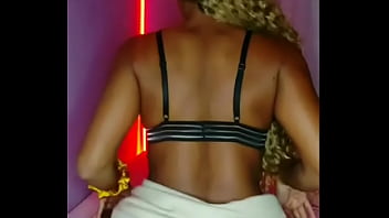 Negra goatosa dan&ccedil_ando