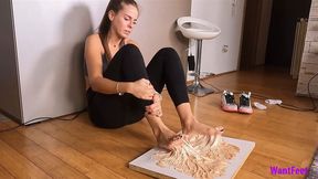 Sexy Girl's Barefoot Stuck HD