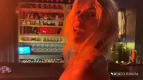 after a show in a swinger club she gets anal and a good squirt