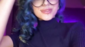 Curly hair + nails tease👄