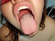 Mi esclava sexual ama mi semen en su sándwich