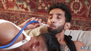 Mezirasové kouření, výstřiky, honění, bez sedla, páry – velký penis, Ram Sivan anál šuká