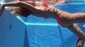 ”Mary Kalisy shows her  big ass underwater”