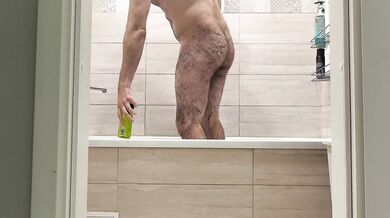 Shaving my cock in the shower S1E1