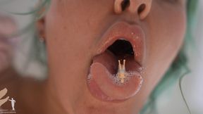 GiGi Tiny Under Glass - 4K