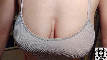 BIG NATURALS TITS WOBBLING NONSTOP ON THE TREADMILL FETISH