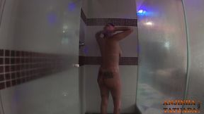 tomando um banho e filmando para aprontar no quarto