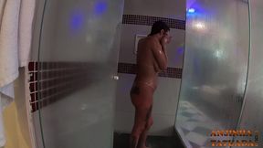 tomando um banho e filmando para aprontar no quarto