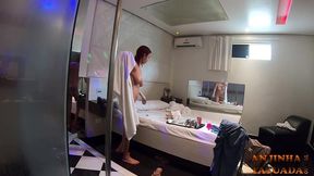 tomando um banho e filmando para aprontar no quarto