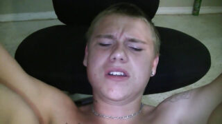 Секс без презерватива для молодых татуированных геев-подростков после горячего минета