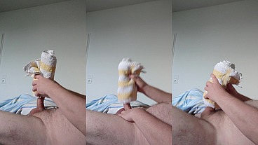 Kleiner Schwanz hat Spaß mit dem Handtuch