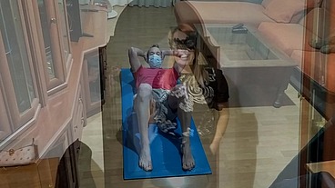 Sexo en tiempos de covid. Rubia caliente quiere hard sex, garganta profunda y cumshot! (Vídeo completo)