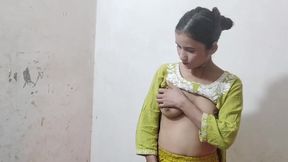 Big step brother ne meri boobs daba daba kar pela