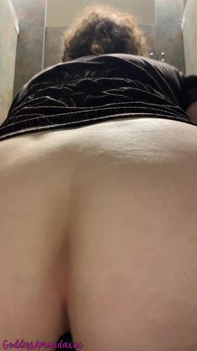 Pissing Goddess for You