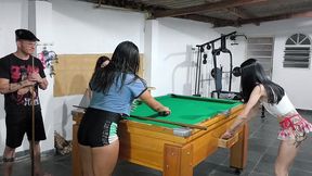 jogando bilhar com essas safadas