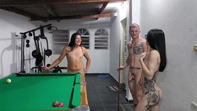 jogando bilhar com essas safadas