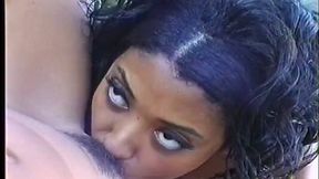 Bubbly pussy loving black honey knows how to use her tongue