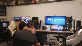 Amateur babe gets double penetration and loves deepthroat