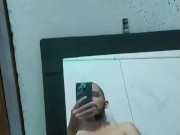 Me masturbo en el espejo