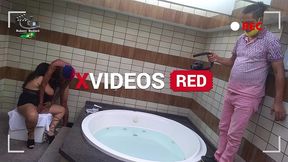 making of : coroa experiente fazendo cena com novinho cheio de tatuagem do pau grande.