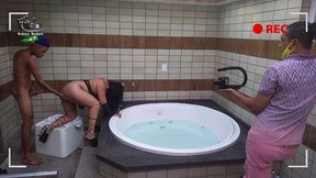 making of : coroa experiente fazendo cena com novinho cheio de tatuagem do pau grande.