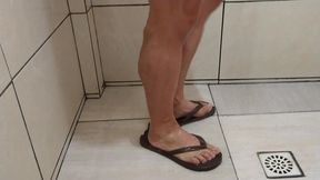 atleta de fisiculturismo feminino tomando banho !!!