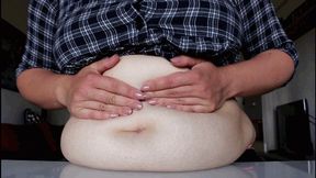 Dropping my chubby belly on the table [WMV]