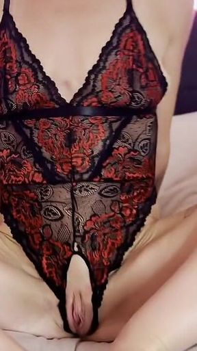 Trio Fistfucking with Blonde MILF, Hot Latina and Old Guy