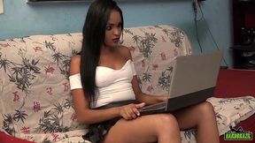 a novinha carol souza encara o pau gigante de ed junior e faz ate anal com o dotado