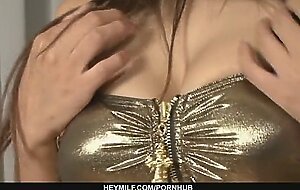 Saya Gets Her Pussy Fucked With A Vior