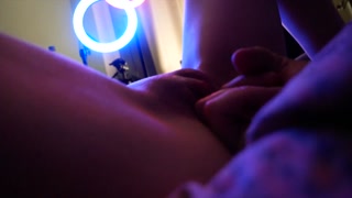 Он пришел с камерой и трахнул меня пальчиками и язычком я восхитительно кончила