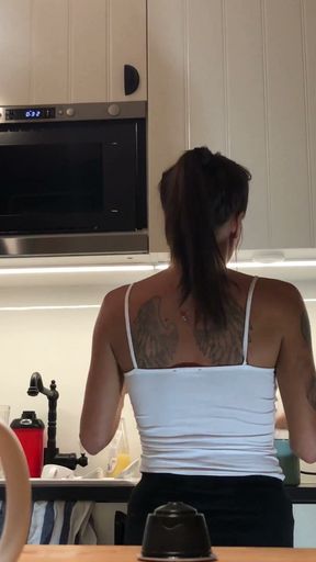 Perfect Pokies on the Kitchen Cam, Braless Sylvia and her Am   Clip 1