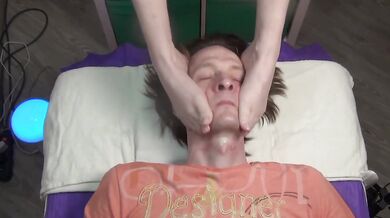 Facial massage ruined by sensuous footjob