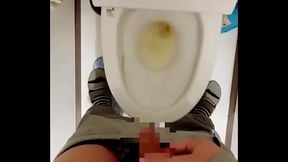朝1番トイレでおしっこ③
