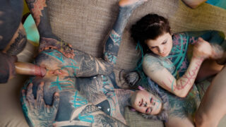 Orgie, knullande, brutalt sex, gruppsex, dubbel penetration, röv-till-mun – mager hora får kuk från röv till mun