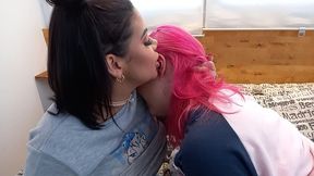 lesbico kesha ortega con una amiga