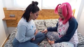 lesbico kesha ortega con una amiga