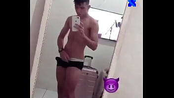 Novinho de pau duro na cueca