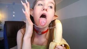 messy deepthroat with banana for you🍌💦🥵