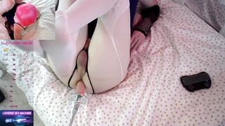 TRANSSEXUAL gliding up and down on nail machine penis in rump