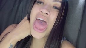 CONTROLLING HER SMALL SLAVE WITH HER GIANT TONGUE PART 1 BY KIARA AND SMALL JEFF FULL HD