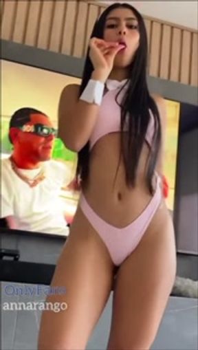 SEXY BUNNY-COLOMBIANA ANNA ARANGO