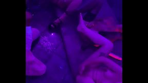 Squirt sur un inconnue en club