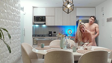 A busty blonde cougar makes a proposition to the delivery guy