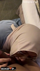 hijab cantik kacamata suka nyepong kontol