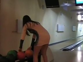 Gorgeous Russian babe Vika shows off her great butt in toilet