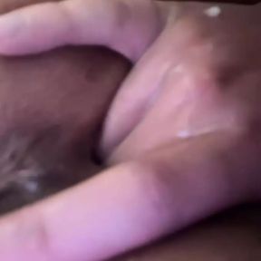 Creamy squirting pussy😩