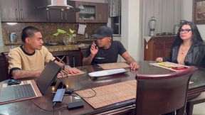 madrastra tetona es follada por la gran polla del mejor amigo de su hijastro y recibe la leche en su boca! rapido cogeme mientras el hace su tarea!