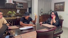 madrastra tetona es follada por la gran polla del mejor amigo de su hijastro y recibe la leche en su boca! rapido cogeme mientras el hace su tarea!